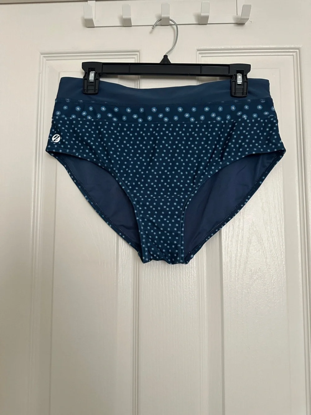 Blue Polka Dot Women’s Bikini Set - Sporty Crop Top & High-Waist Bottoms - Picture 5 of 7